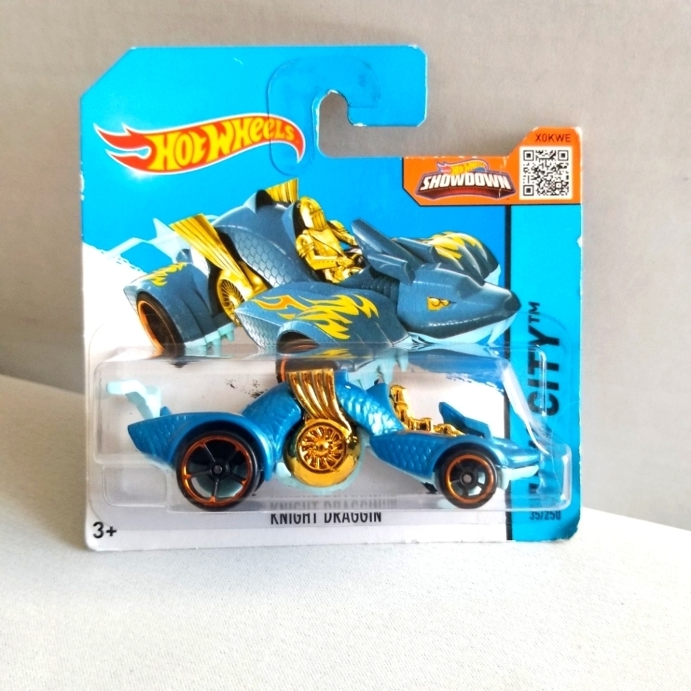 2015 Hot Wheel City Blue & Gold " Knight Dragon " Toy Car .Short Card. Unopen